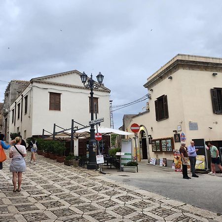 Porta Trapani Guest House เอริเช ภายนอก รูปภาพ